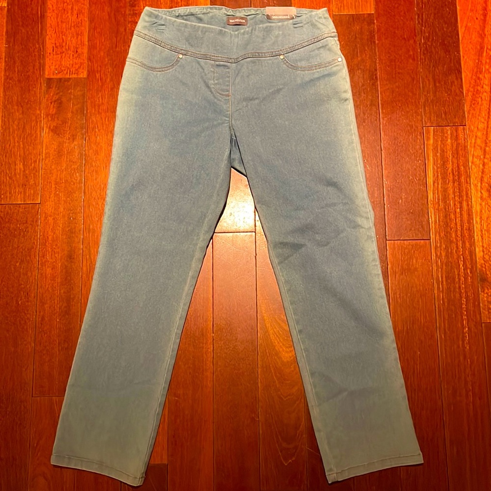New With Tags! Van Heusen Stretch Crop Denim